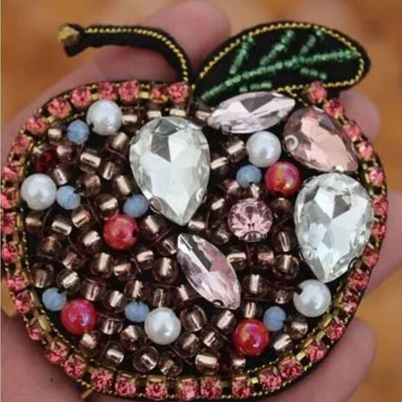NWOT Beaded Rhinestone Apple Applique - Picture 1 of 4